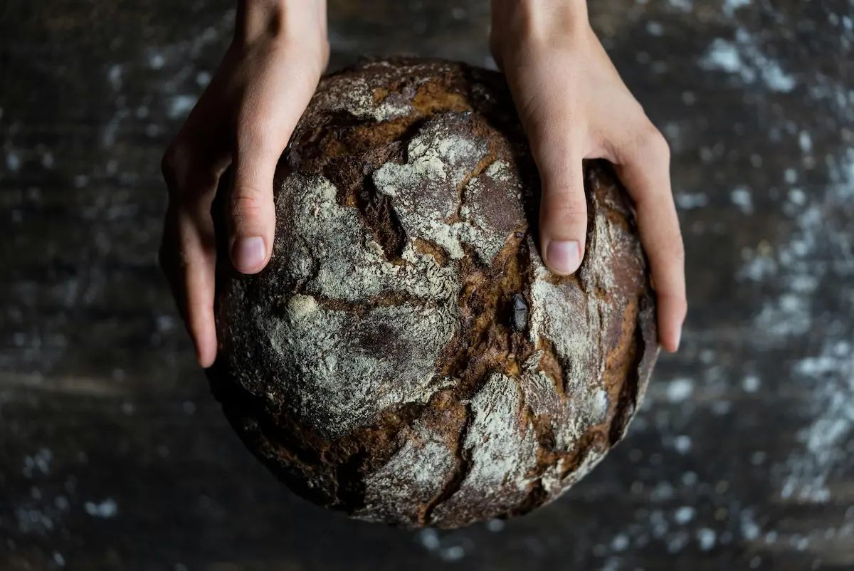 Pan recién horneado y repostería artesanal